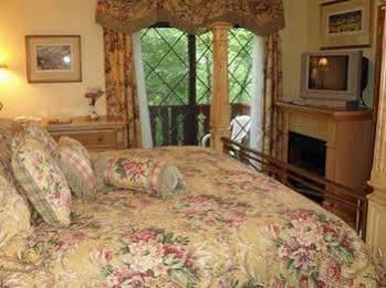 The Foxtrot Bed And Breakfast Гетлинбург Екстериор снимка